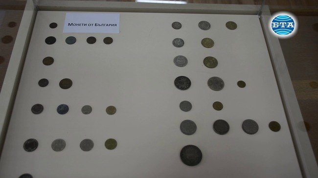 Изложбата "Парите в миналото" показва български и чуждестранни монети и банкноти, както и книги с нумизматична тематика