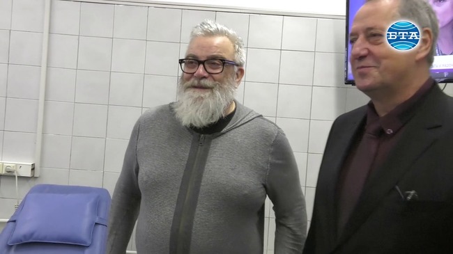 Владо Пенев, Ернестина Шинова и други популярни български актьори се включиха в кръводарителска акция на ВМА 