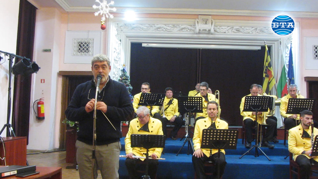 Образователни концерти изнася духовият оркестър в Перник