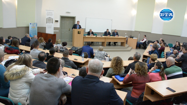 Министърът на отбраната Красимир Каракачанов изнесе лекция в Русенския университет