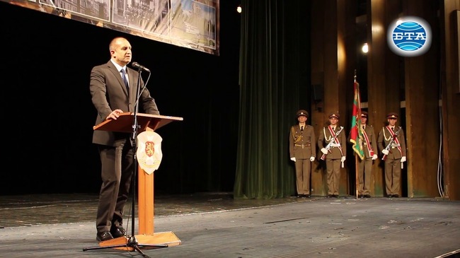 Президентът Румен Радев и министърът на отбраната Красимир Каракачанов участваха в отбелязването на 140 години от създаването на първото военно училище