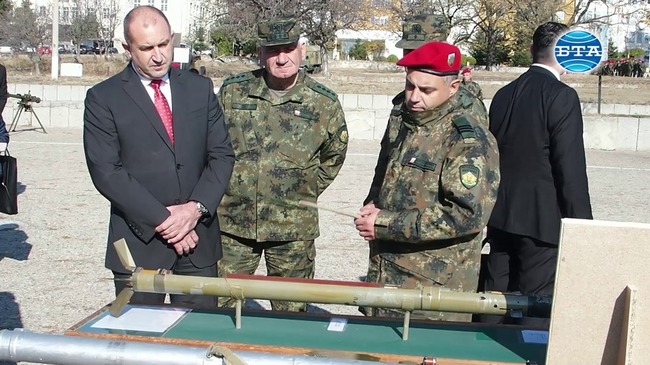 Президентът Румен Радев посети 61-ва Стрямска механизирана бригада в Карлово