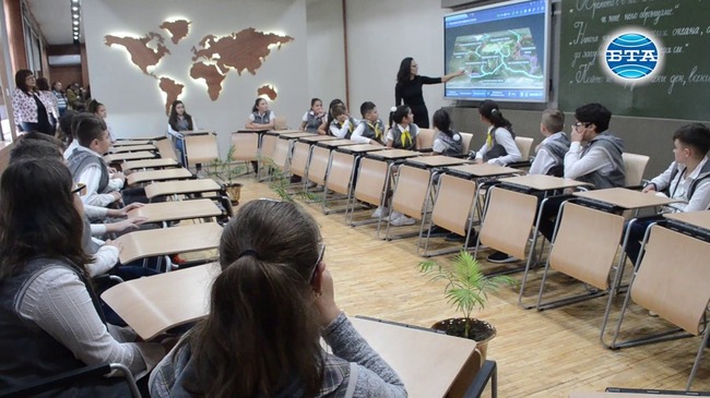 Иновативен кабинет по обществени науки откриха в СУ "Димитър Талев" в Добрич