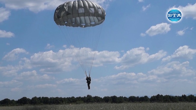 Днес се навършват 74 години от бойното кръщене на Парашутната дружина в битката за височината Стражин 