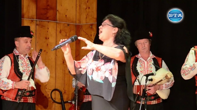 Народната певица Калинка Вълчева получи почетен знак "Златен век" 