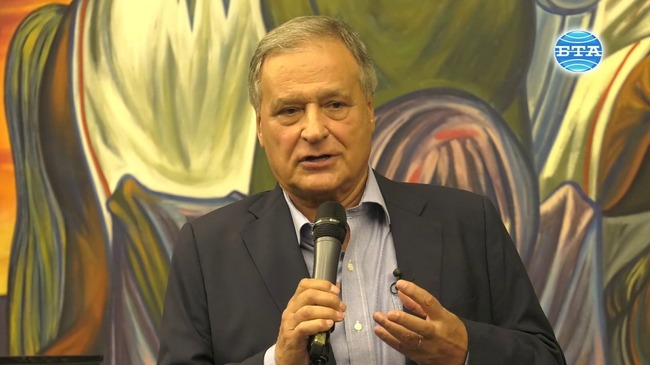 Илко Минев, който от десетилетия живее в Бразилия, представи в София новата си книга "В сянката на изгубения свят"