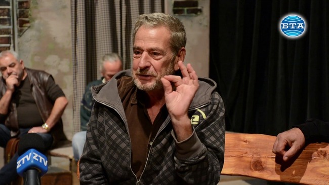 Йосиф Сърчаджиев поставя премиерно "Опашката, която върти кучето" на сцената на ловешкия театър