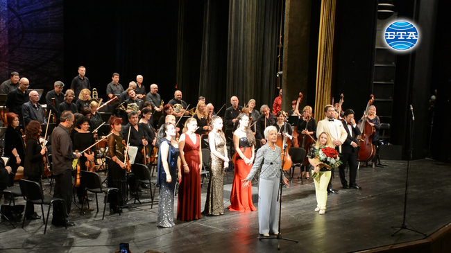 Галаконцерт в Бургас на участниците в Майсторския клас на Райна Кабаинавска