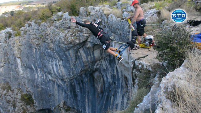 Пещерата "Проходна" край Луковит привлича много туристи и любители на екстремните спортове