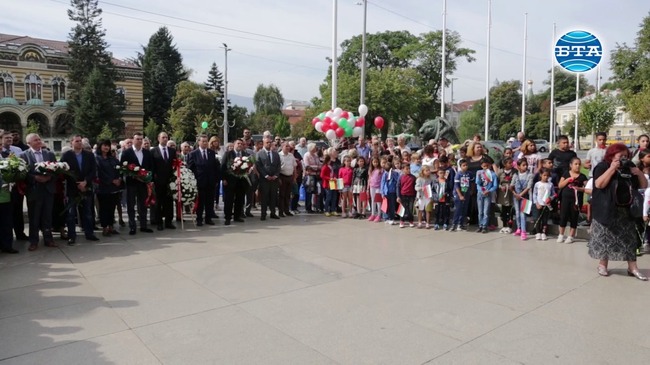 Международният ден на мира бе отбелязан в София с церемония пред Паметника на Незнайния воин