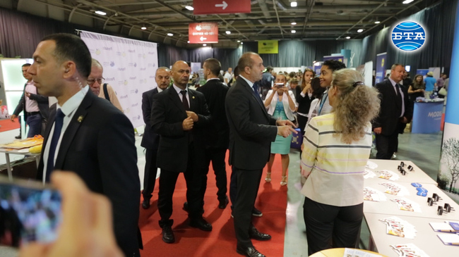 Президентът Румен Радев откри 11-ото издание на форума "Кариера в България. Защо не?"