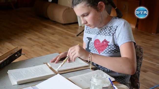 Деца дават нов живот на книгите в ловешката библиотека