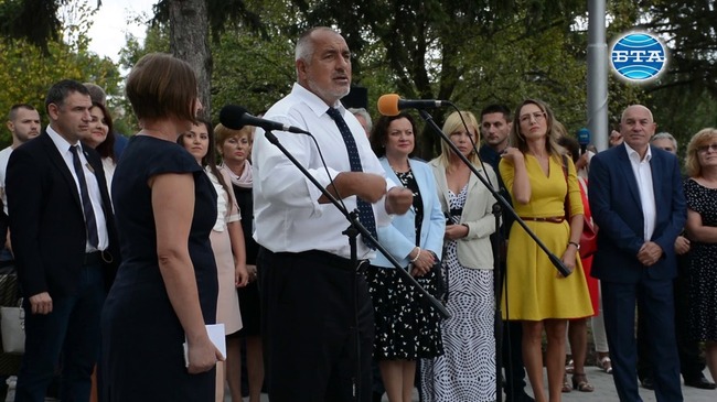 Премиерът Бойко Борисов и министърът на образованието Красимир Вълчев откриха ново училище в Бургас