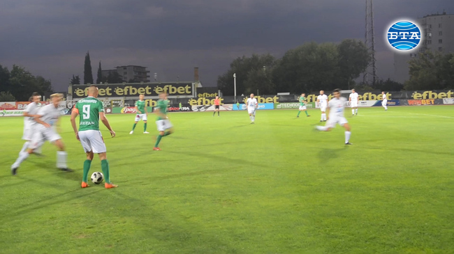 Актьори и футболисти играха благотворителен мач в Стара Загора