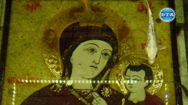 Икона, поставена под вода, събира вярващи от цялата страна в Асеновград