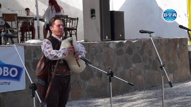 Младият гайдар Петър Бодуров за любовта към каба гайдата и родопската музика