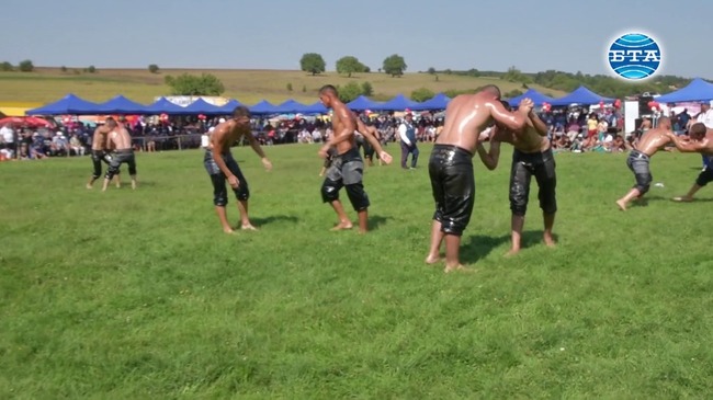 Шуменското село Черна отново бе домакин на турнира по народни борби в памет на легендарния борец Коджа Юсуф