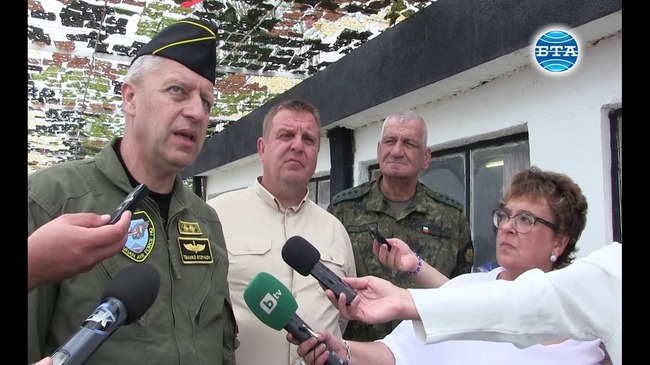 Министър Красимир Каракачанов и генерал Андрей Боцев наблюдаваха тренировъчни полети на зенитен полигон "Шабла"