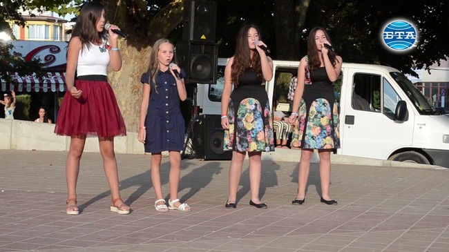 Участниците в Международния фестивал на изкуствата "Трикси" гостуваха в Добрич 