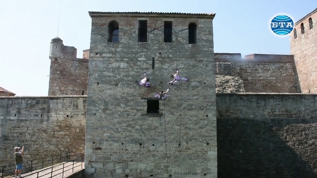 Въздушна акробатика на крепостта "Баба Вида" се състоя по време на средновековния фестивал "БъдинЪ"