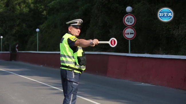 При тежката катастрофа с автобус край Своге към момента 16 души са загинали и 21 човека са ранени