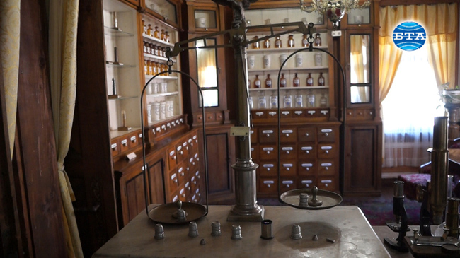 Музеят на фармацията в Стария Пловдив привлича интереса на туристи от цял свят, повечето от които лекари и фармацевти