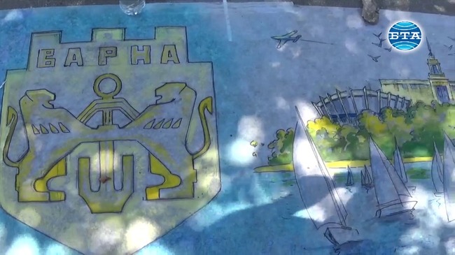 Художници създадоха 20-метрова рисунка за Деня на Варна