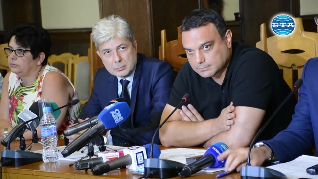 Разливът на мазут край Созопол е ограден, няма опасност за екологията и туристите