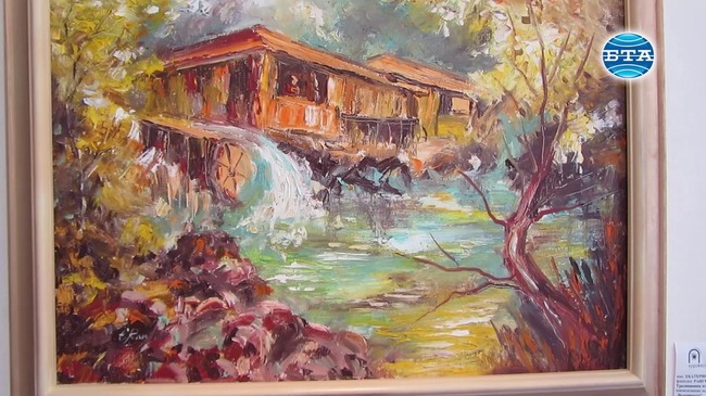 Изложба под наслов "Лято" е подредена в галерия "Кракра" в Перник