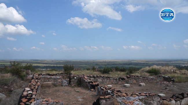 Археолози проучваха манастирски комплекс от началото на 5 век в местността "Църквището" край село Драгойново
