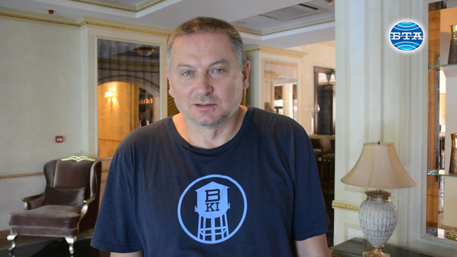 Участие на Георги Господинов в Международния филмов фестивал в Бургас. Интервю с писателя за филма по негови разкази „8 минути и 19 секунди“
