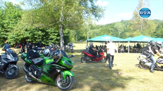 Сливен - Хиляди почитатели на моторите и рока се събраха в Котленския балкан
