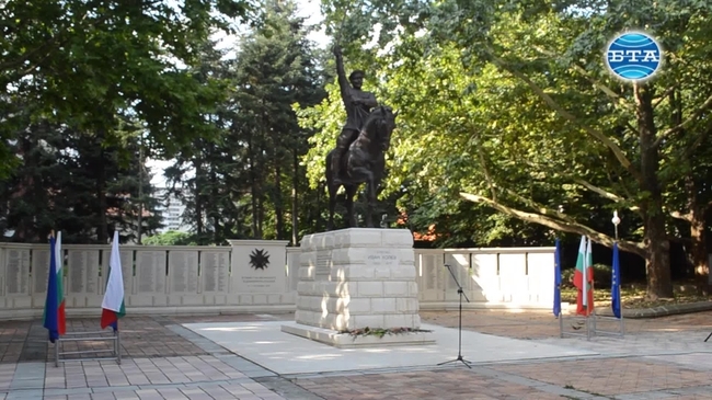 Добрич чества 140 години от създаването на българската армия 