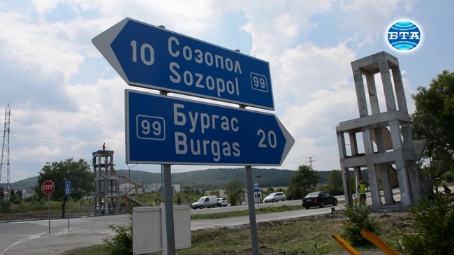 Председателят на АПИ Светослав Глосов провери напредъка по изграждането на пешеходния надлез при Атия