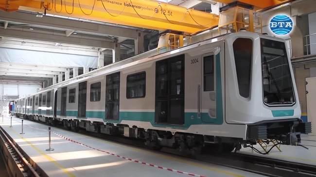 Кметът Йорданка Фандъкова провери строителните работи на метростанция на бул. "България" и разгледа първия автоматизиран метровлак