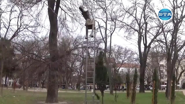 Пластика на Альоша Кафеджийски откриха в центъра на Варна