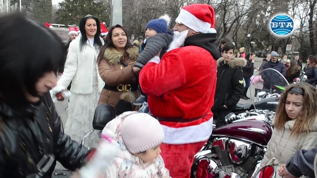 Дядо Коледа пристигна с мотор в Стара Загора