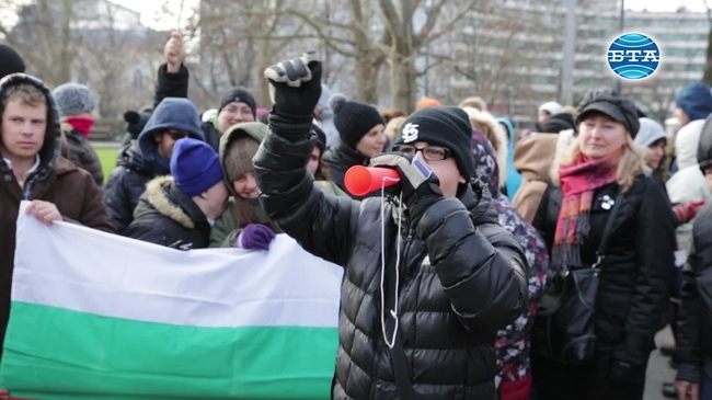 Хора с увреждания протестираха пред парламента