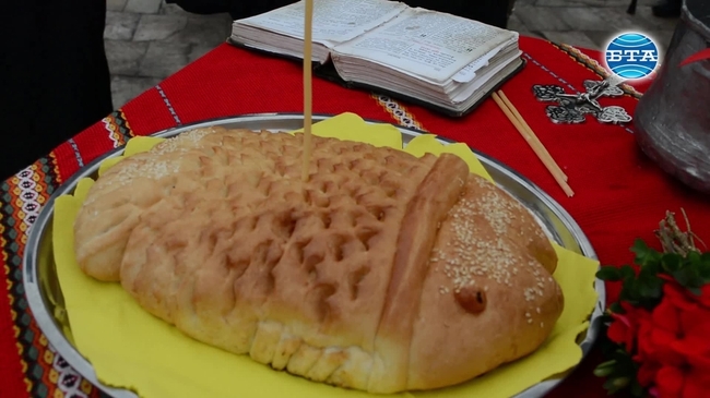 С кулинарен базар и курбан почетоха Никулден във Враца