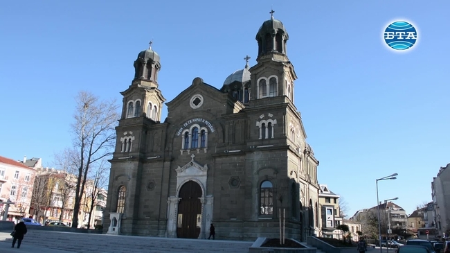 Бургаски храм отново отваря врати