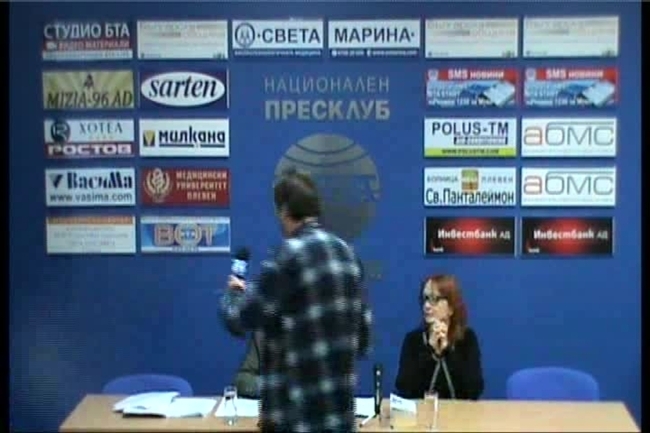 Пресконференция на РИК - Плевен - Ярослав Димитров - председател, Василка Митева - секретар.