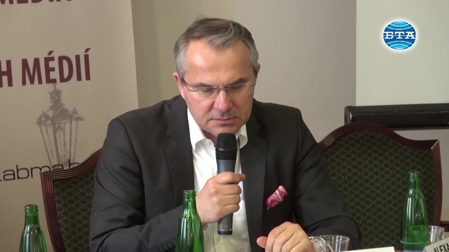 Според Веселин Вачков от "Лидове новини" едно от малкото неща, за които читателите са готови да платят в интернет, е образованието