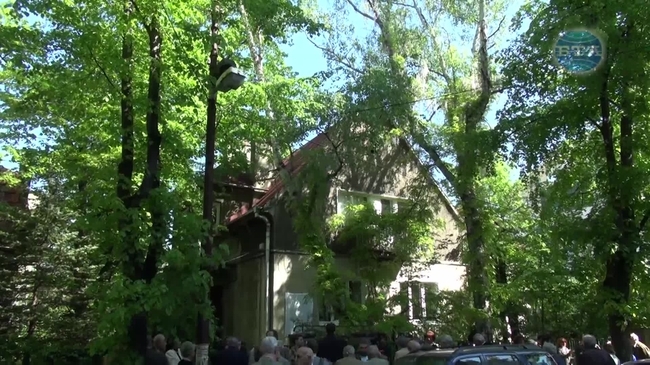 Открита бе паметна плоча на Валери Петров