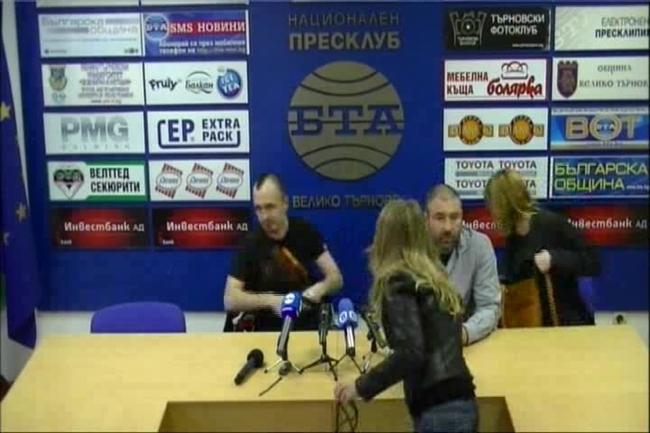 Пресконференция  на граждани, обединени във Фейсбук група в подкрепа на данъчния служител Пламен Томов 