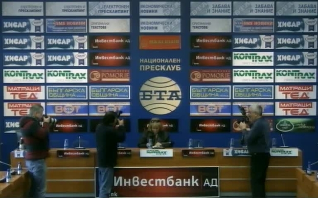 	
Ицо Петрофф представя новата си книга „Петзвезден живот”
