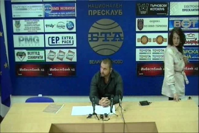 Пресконференция на Милен Ангелов, независим кандидат за общински съветник, във връзка с казусите около регистрацията в ОИК-Велико Търново. 