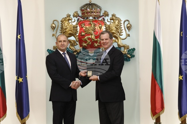 Румен Радев - Дейвид Харис - Почетен знак на президента