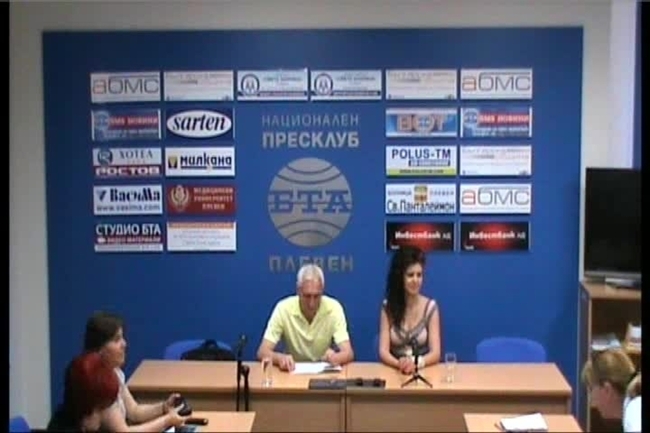 ПАРАД НА МОДАТА - ПЛЕВЕН - дизайнерите Драгомир Красимиров /Испания/ и Рене Емил /София/, режисьора Георги Ангелов