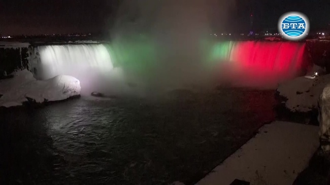 Ниагарският водопад в цветовете на българското знаме

