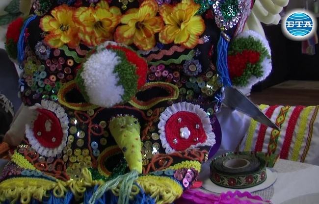 Пъстри и колоритни кукерски маски правят в Стралджанско